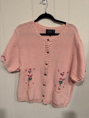 Vintage Pink Short-Sleeve Knit Cardigan with Floral Embroidery